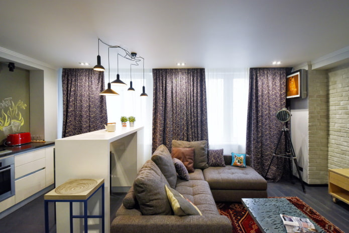 Comptoir de bar derrière le canapé à l'intérieur du hall