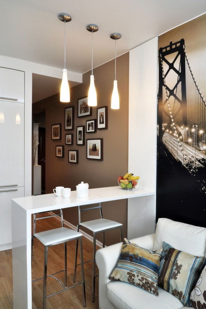 Comptoir de bar blanc dans le salon