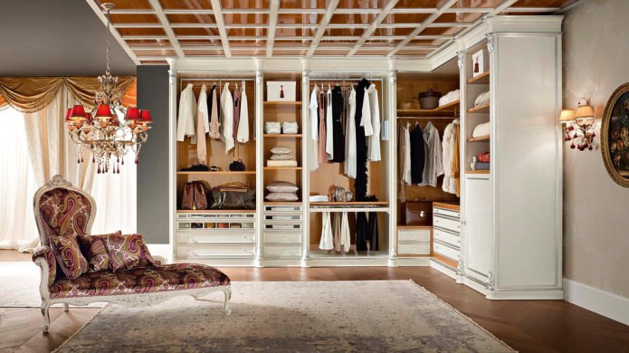 armoire de style classique