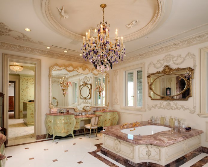 Salle de bain de style baroque