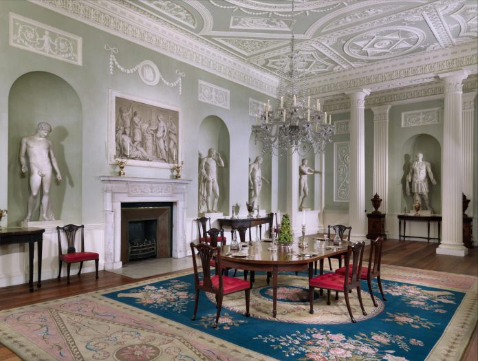 stuc au plafond, statues à l'intérieur