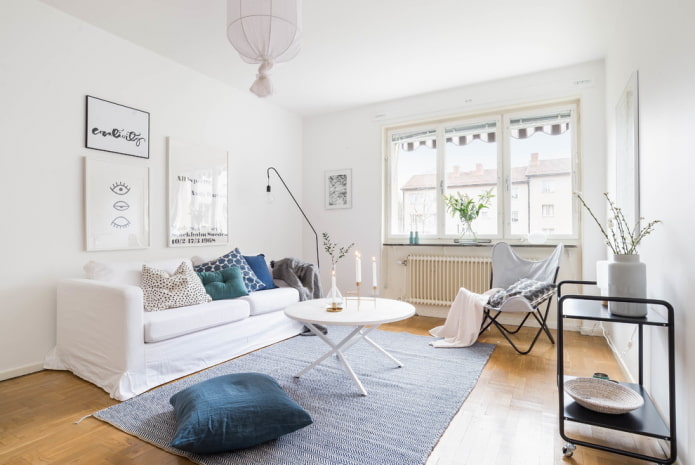 Salon aux tons blancs de style scandinave