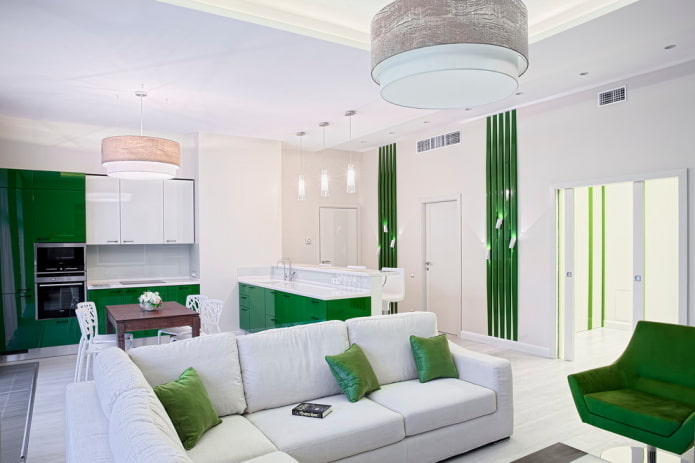 Intérieur de salon dans les tons blancs et verts