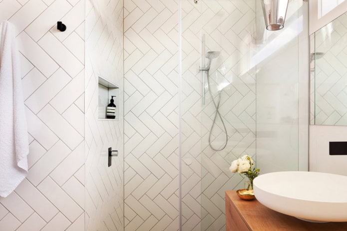 carrelage blanc à chevrons
