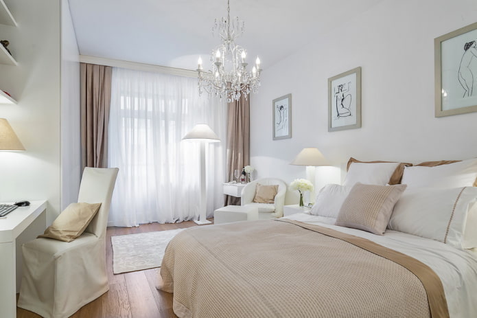Textiles et décoration dans la chambre aux tons blancs