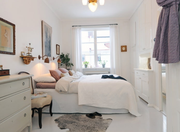 Intérieur d'une chambre blanche de style scandinave