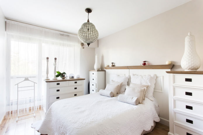 Meubles de chambre à coucher dans les tons blancs