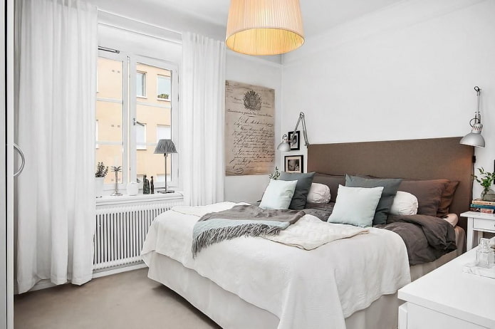 Intérieur de chambre dans les tons blancs et bruns