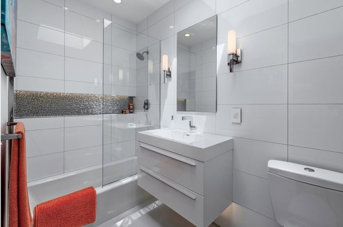 Aménagement intérieur de salle de bain en tons blancs