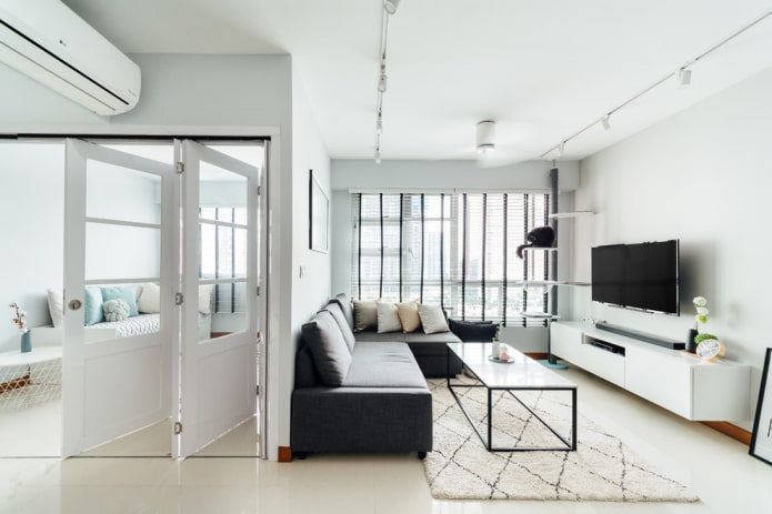 portes blanches à l'intérieur dans le style scandinave