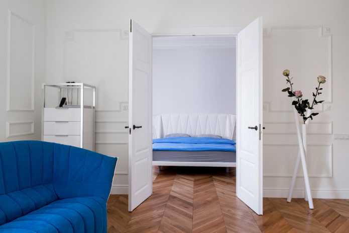 Portes blanches à l'intérieur