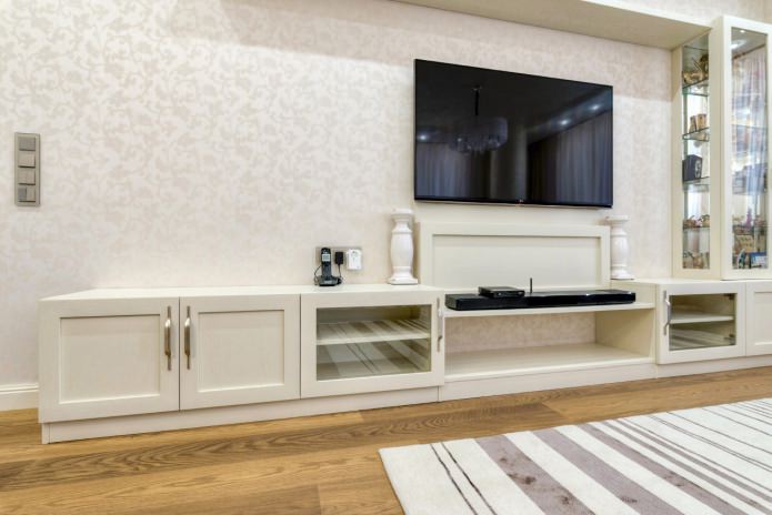 Papier peint blanc dans le salon
