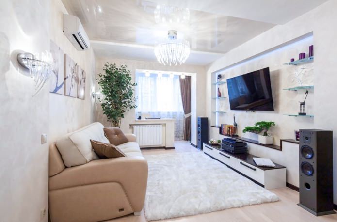 Papier peint clair dans le salon