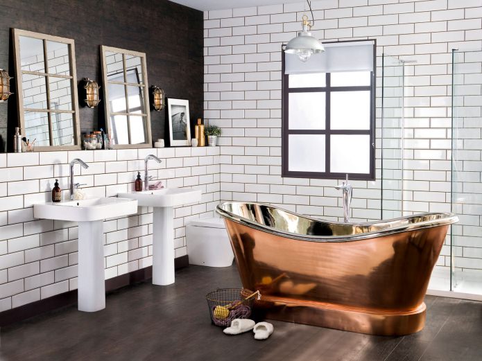 brique blanche dans la salle de bain