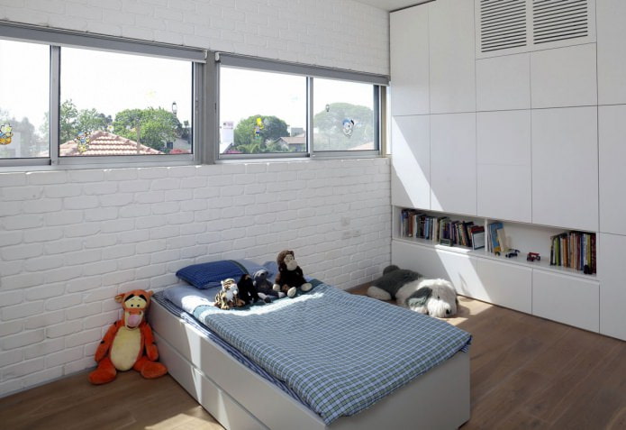 Brique blanche à l'intérieur d'une chambre d'enfant