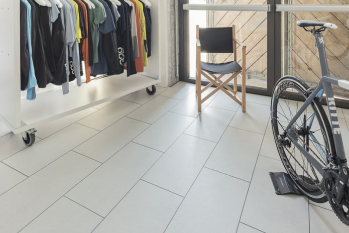 stratifié sous le carrelage