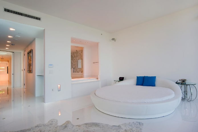Parquet clair brillant dans la chambre