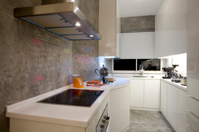 mur en béton dans la cuisine
