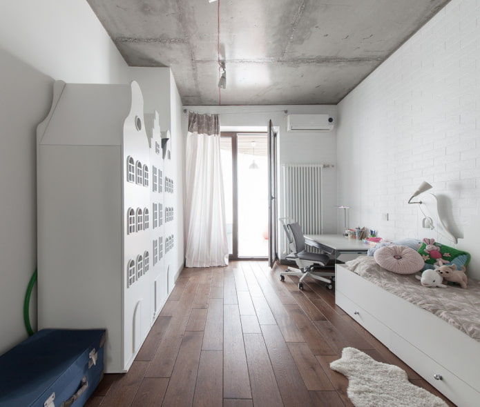 plafond en béton dans la chambre d'enfant