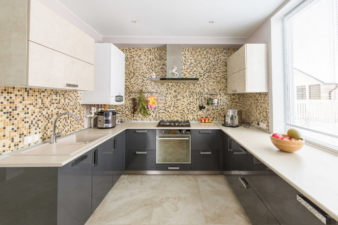 Intérieur de cuisine dans les tons gris-beige