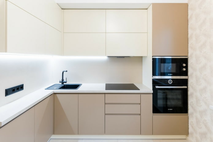 Plan de travail de cuisine dans les tons beiges