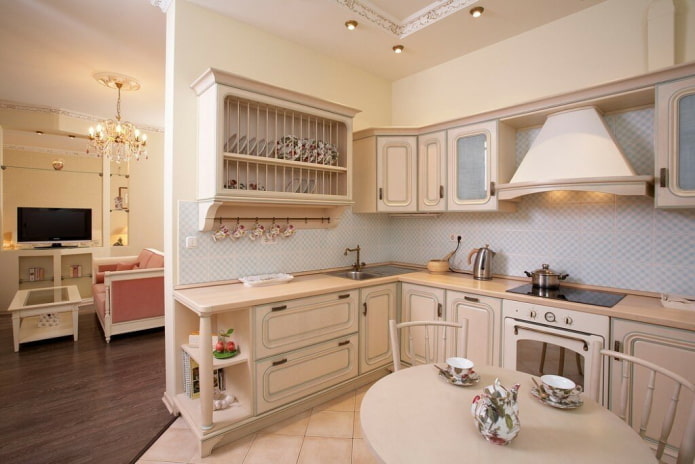 Intérieur de cuisine beige de style provençal