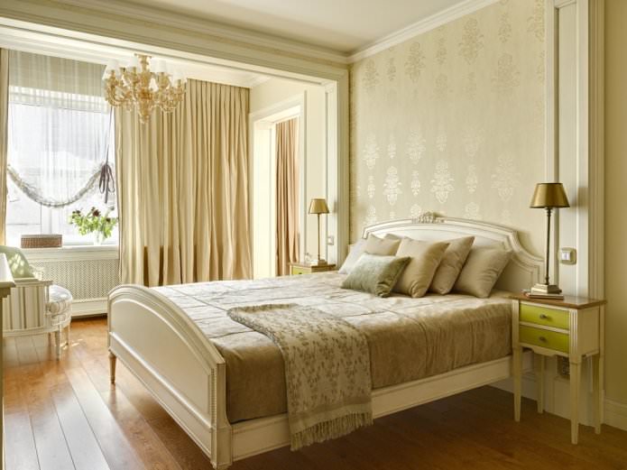 Papier peint beige dans une chambre classique