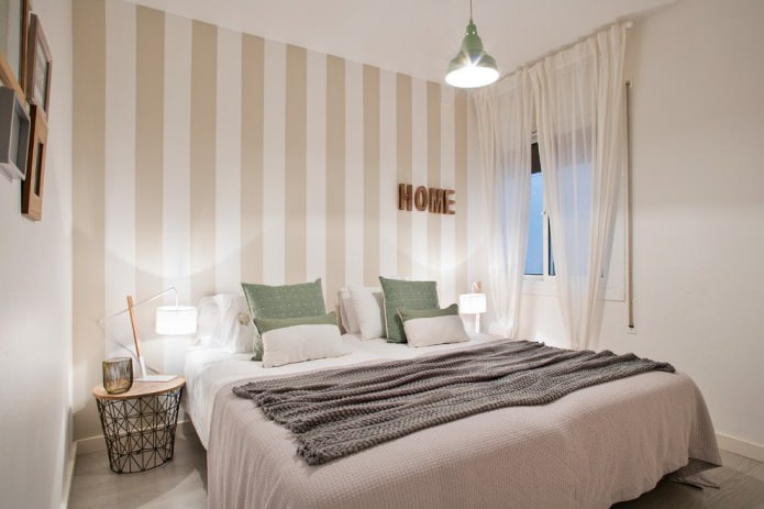 Intérieur de chambre blanc et beige dans un style moderne