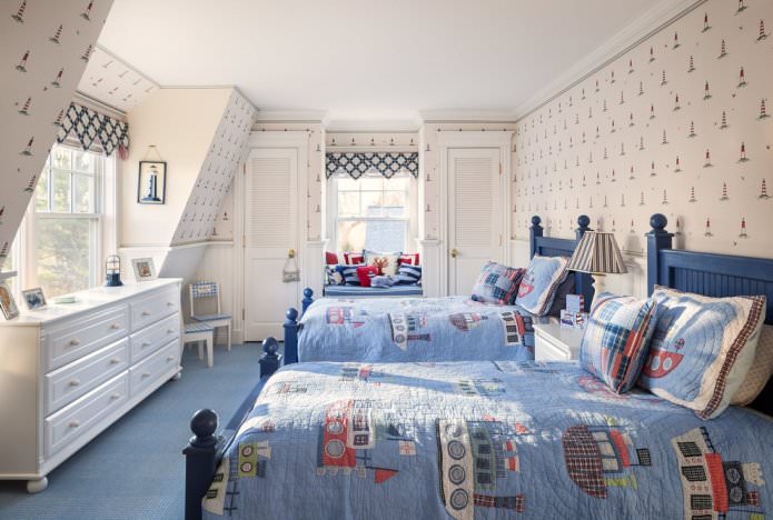 Papier peint beige dans une chambre de garçon