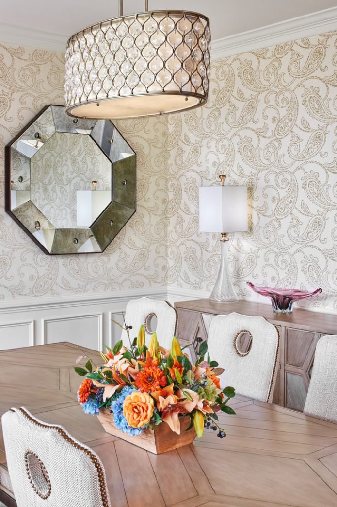 Papier peint beige à motifs pour l'intérieur de la pièce