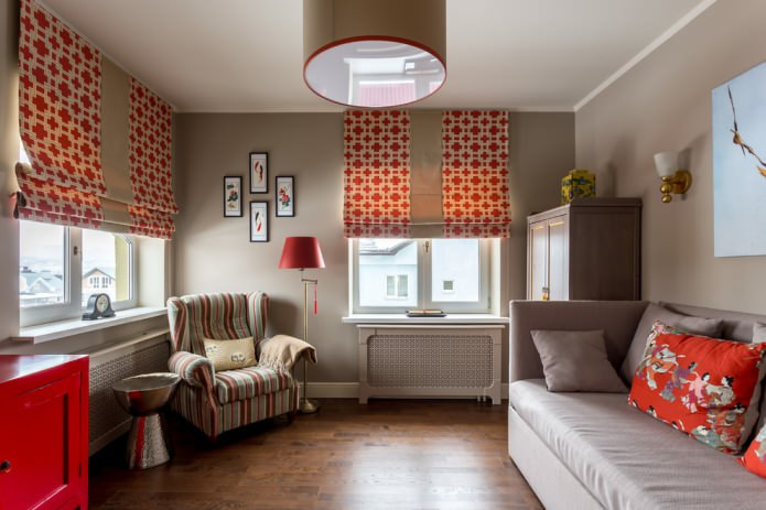 stores romains à motif rouge