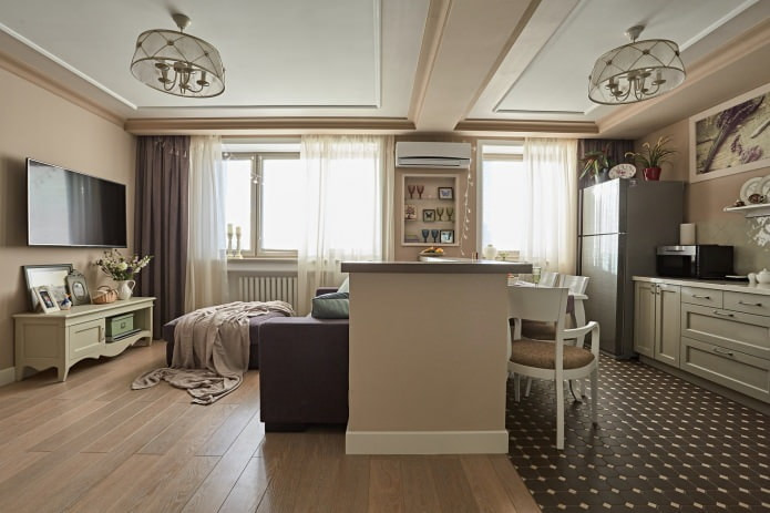Rideaux beiges dans un intérieur classique