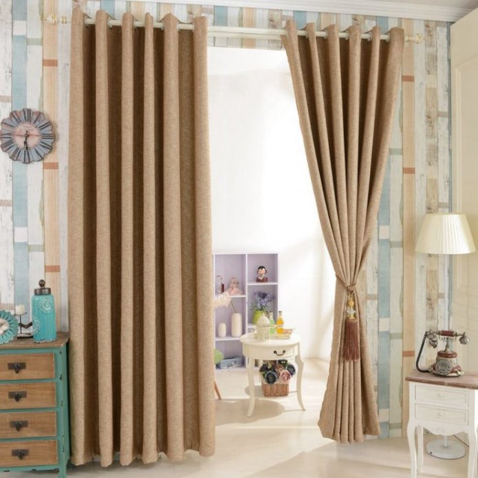 Rideaux beiges à œillets pour chambre d'enfant