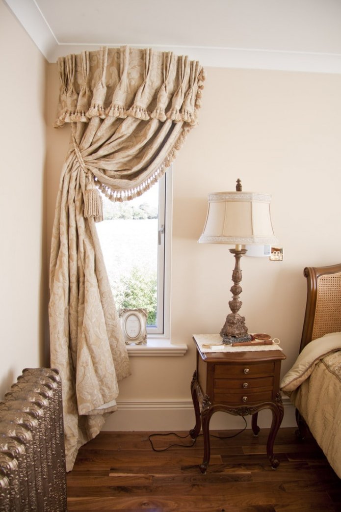 Rideau de chambre à franges