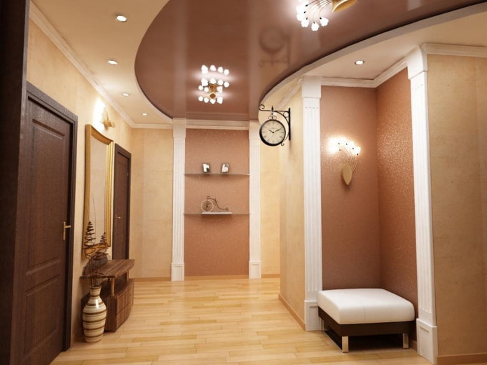Plafond beige-marron dans le couloir