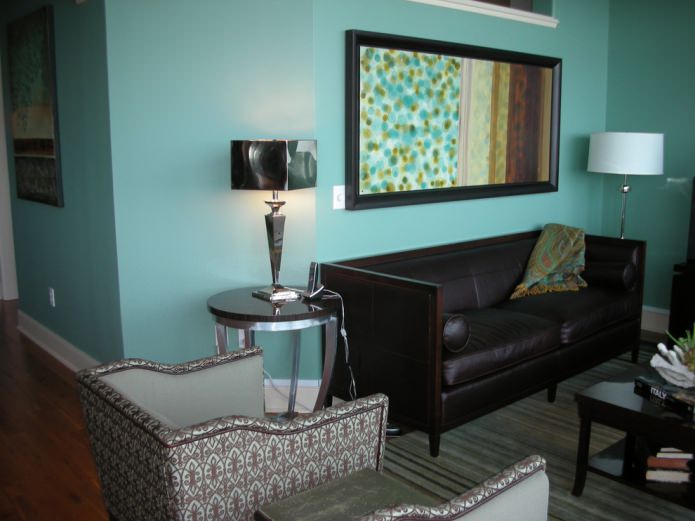 Salon turquoise et marron