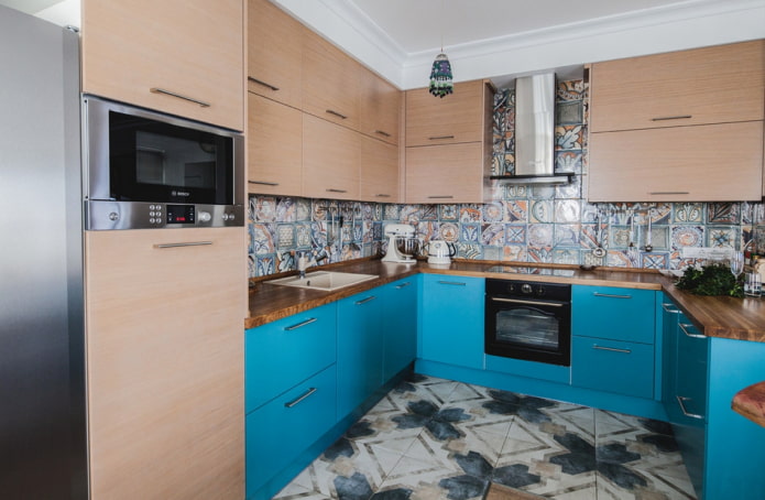 conception de cuisine dans les tons beige et turquoise