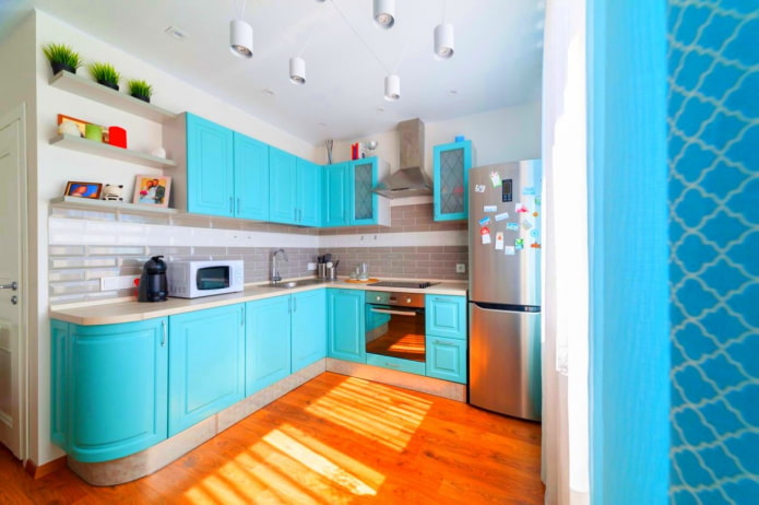 Sol turquoise dans la cuisine