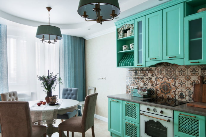 Meubles et électroménagers dans une cuisine turquoise