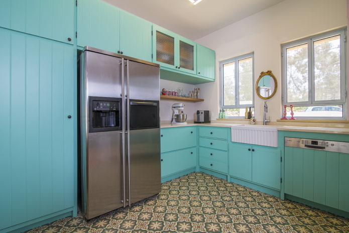 Sol turquoise dans la cuisine