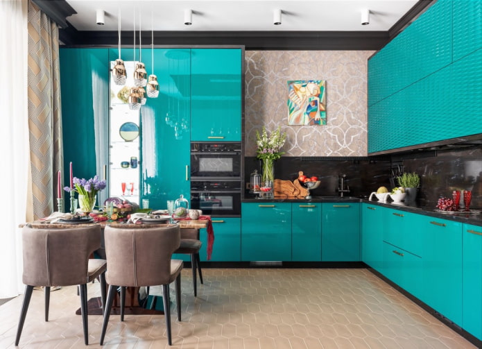 Intérieur de cuisine aux tons noir et turquoise