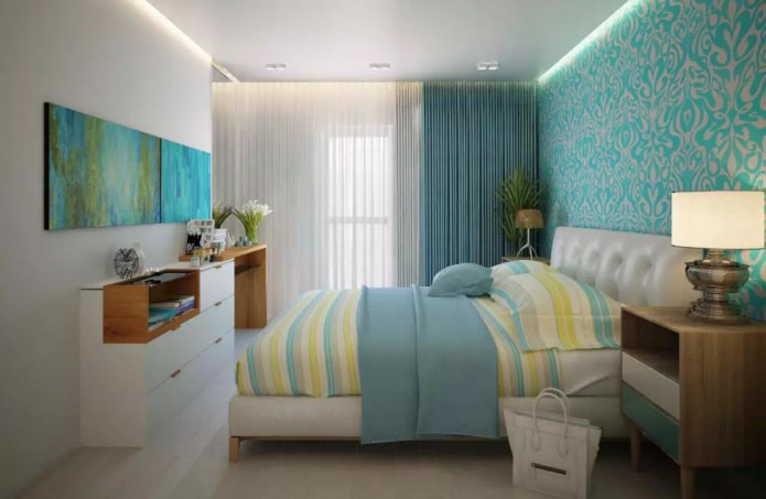 Un sol clair qui met en valeur le motif turquoise du mur