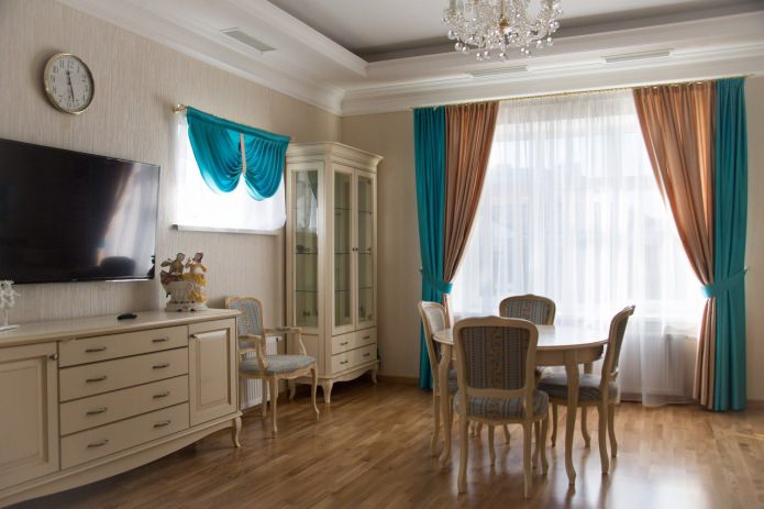 Combinaison de rideaux marron et turquoise