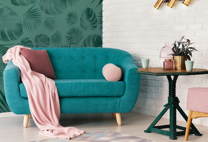 canapé turquoise associé à une couverture