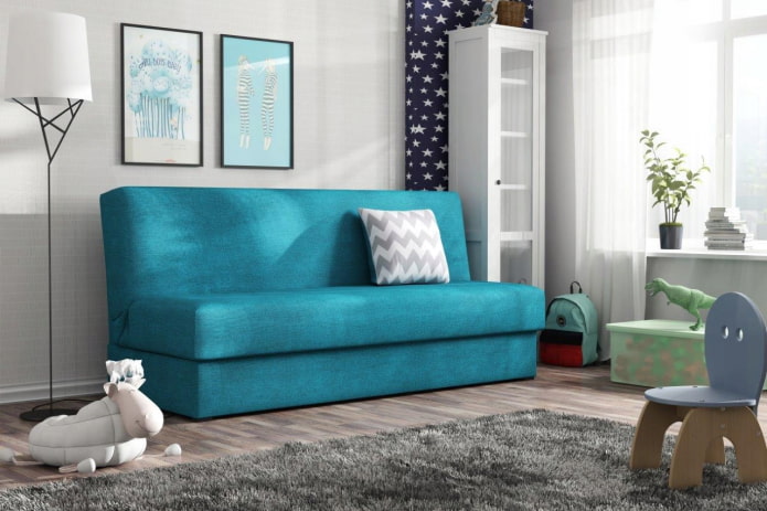 canapé turquoise dans une chambre d'enfant