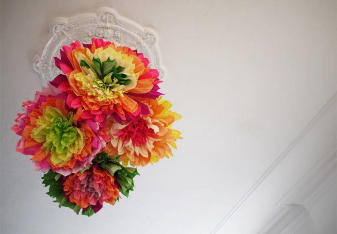 Fleurs au plafond