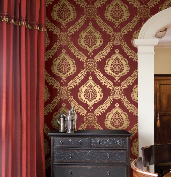 papier peint bordeaux et or