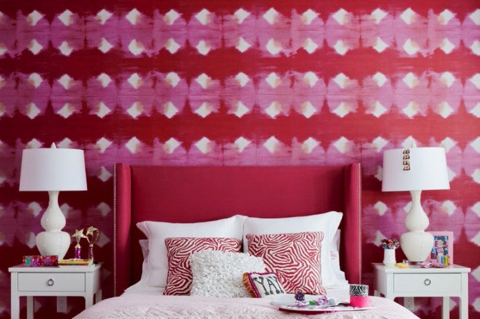 burgundy-pink wallpaper