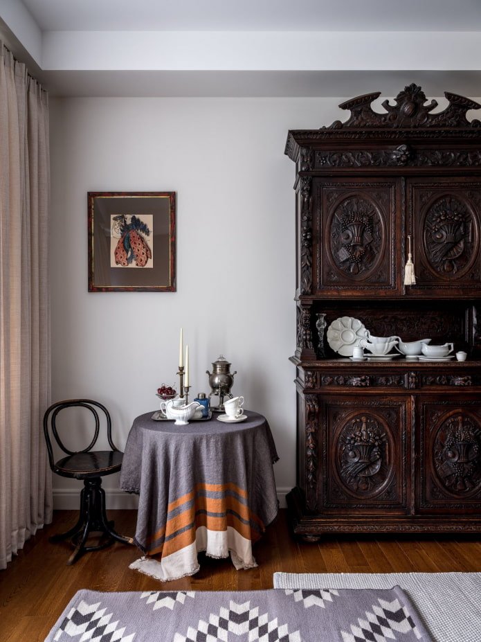 Meubles anciens à l'intérieur