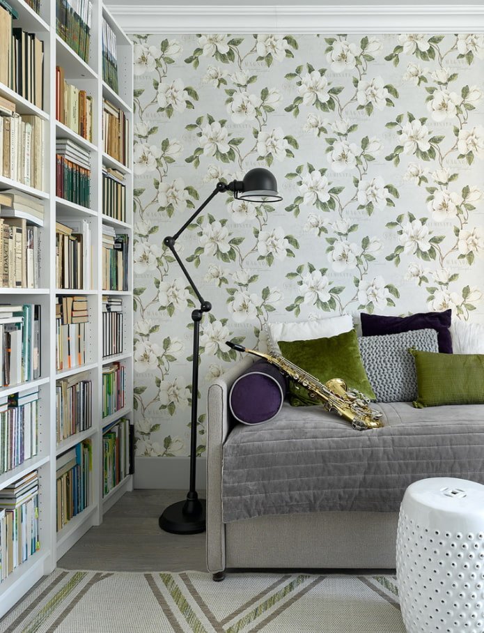 Papier peint avec des fleurs pour l'intérieur